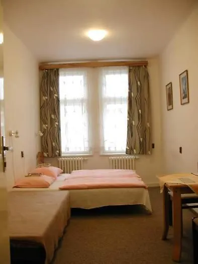 Church Pension Praha - Husuv Dum 2*, Praga Repubblica Ceca